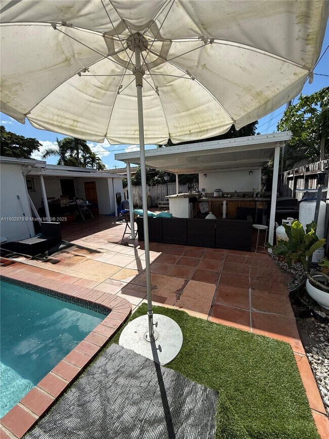 Building Photo - 6464 W 11th Ave