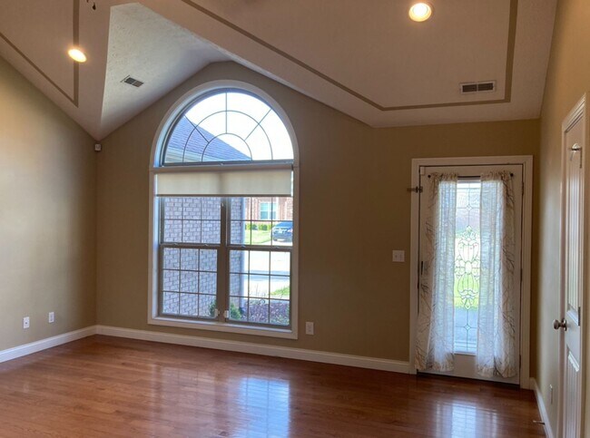 Building Photo - 166 Twin Lakes Dr