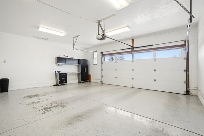 Building Photo - 240 W 220 S St