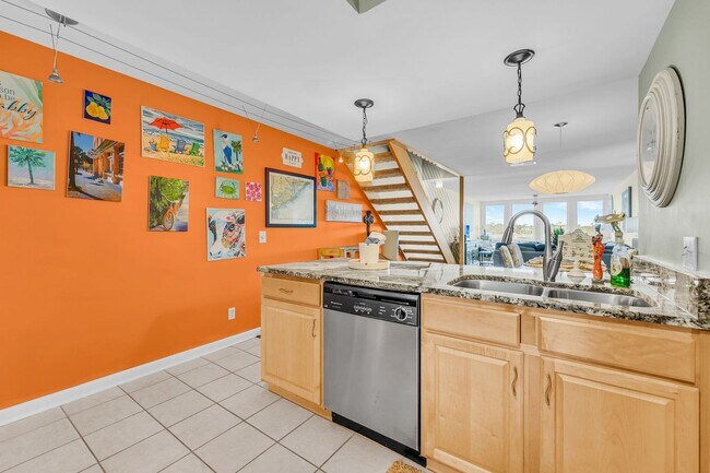 Building Photo - Coastal Living in the Heart of Folly Beach