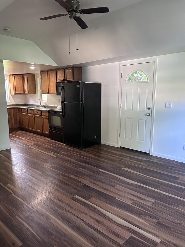 Building Photo - 430 N 4th St