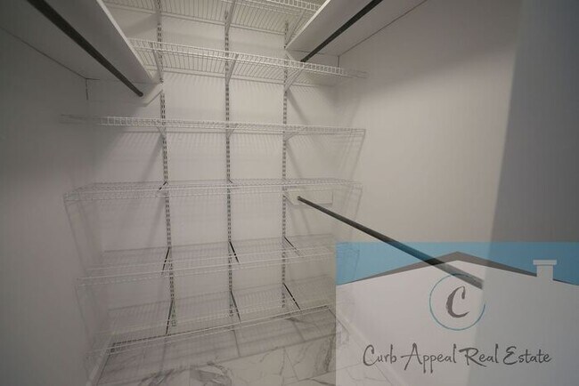 Building Photo - Westside Schools - 3 bed/ 2 bath 2,300 sq.ft.., den/family room, deck in the country on a paved r...