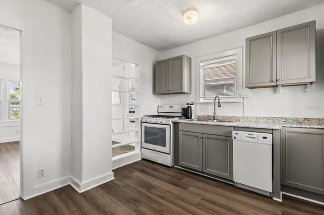 Building Photo - 604 Braddock Ave