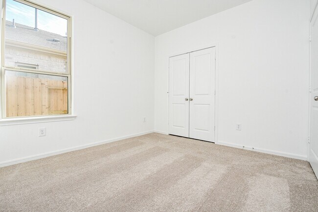 Building Photo - 14499 Cedar Ledge Ln