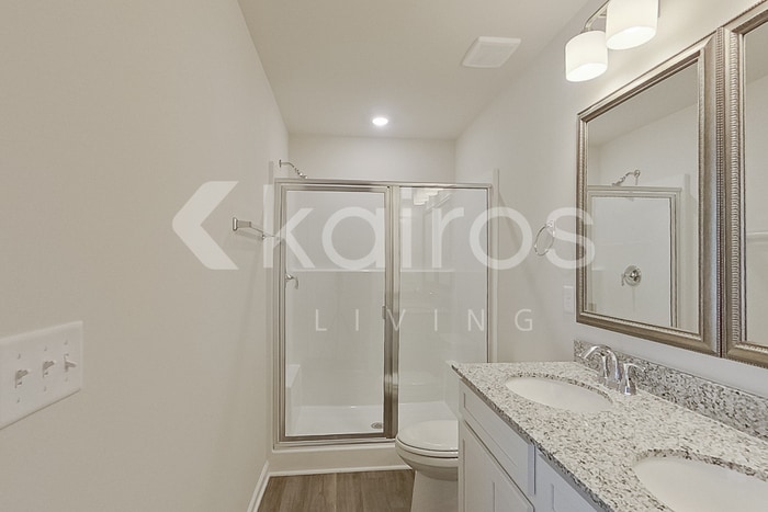 Building Photo - 2495 Banyon Cir