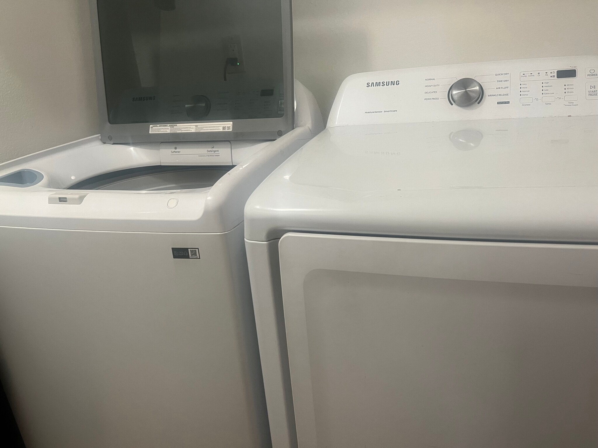 In unit washer and dryer - 73 Silcreek Dr
