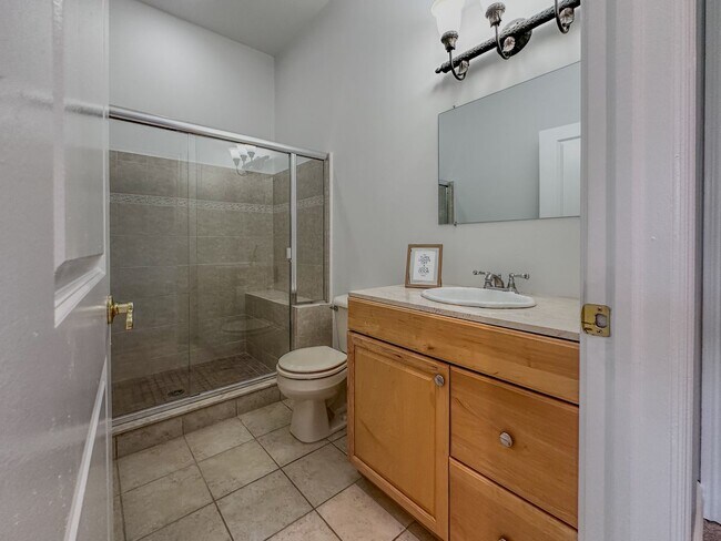 Building Photo - Lakeside Living!