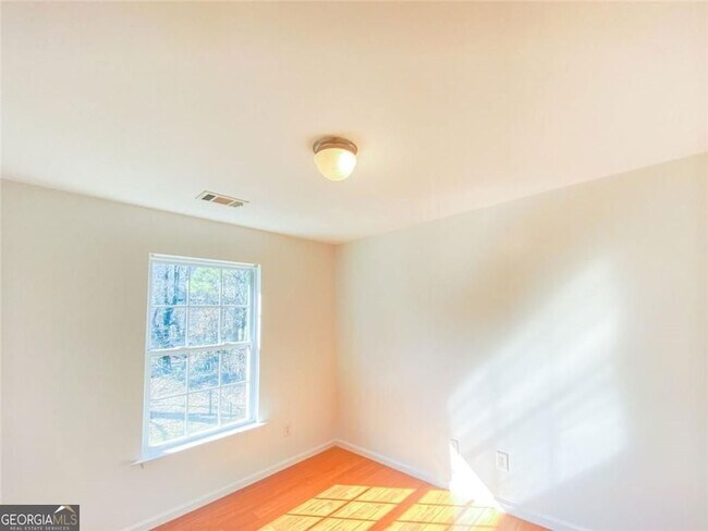 Building Photo - 1068 South Gordon Rd SW