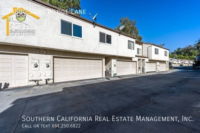Building Photo - Three bedroom Townhome at Valencia Fairways