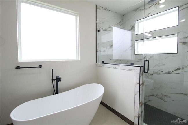 Building Photo - 1611 Oak Alley Dr