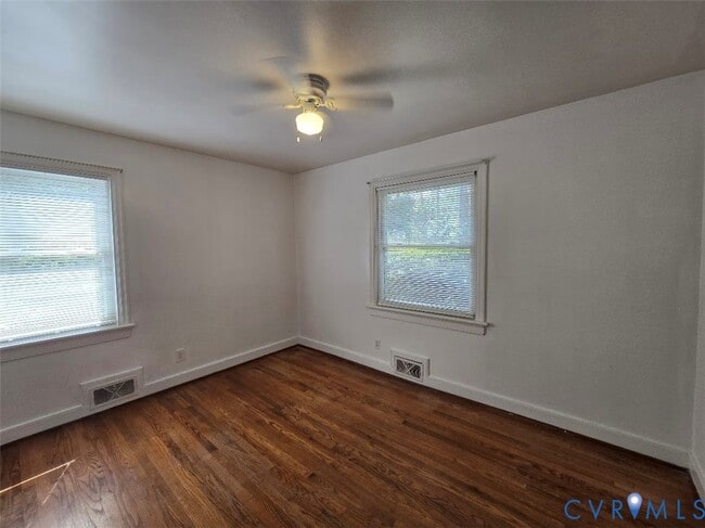 Building Photo - 2813 Clarendon Dr