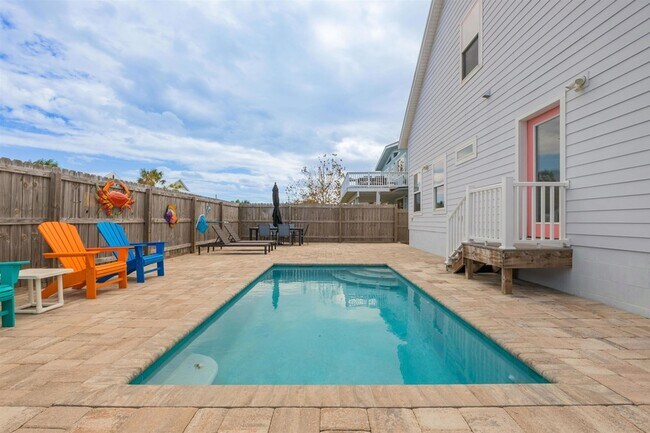 Building Photo - 6832 Middleton Ave