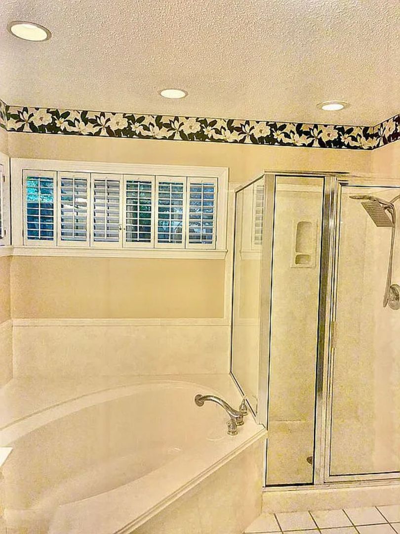 Building Photo - 7221 Lakewood Rd