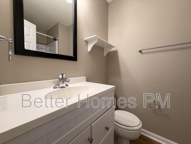 Building Photo - 2011-101 Quaker Landing