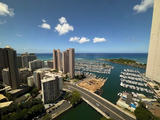 Building Photo - Luxury High-Rise Living with Panoramic Ocean Views at Yacht Harbor Towers