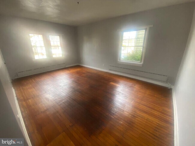 Building Photo - 109 N Thomas Ave