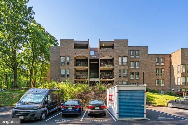 Building Photo - 11240 Chestnut Grove Square