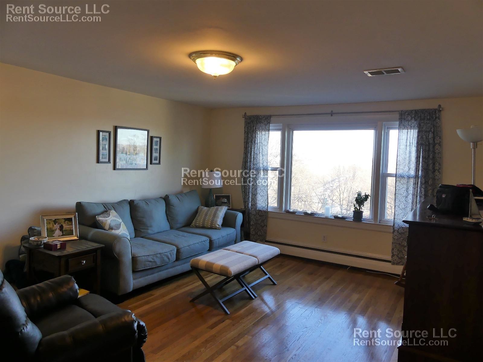 Building Photo - 98 Moreland St