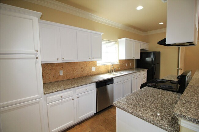 Building Photo - 4709 Scott St