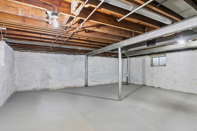 Building Photo - 231 E 74 Terrace
