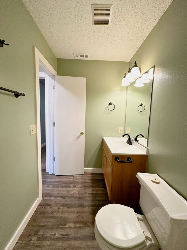 Building Photo - 1444-1446 N Dawn Drive