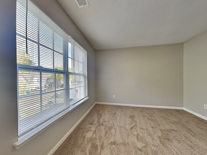 Building Photo - 3428 Ann Franklin Ct