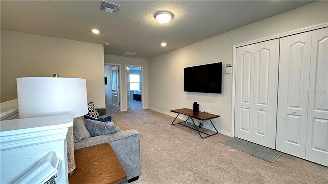 Building Photo - 7167 Oakmoss Loop