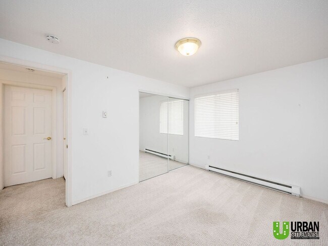 Building Photo - Top-Level 2 Bed / 1 Bath Condo with Garage & In-Unit Laundry – Shiloh Hills