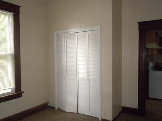 Building Photo - 3 Bedroom Home with Dishwasher in Collinsville!