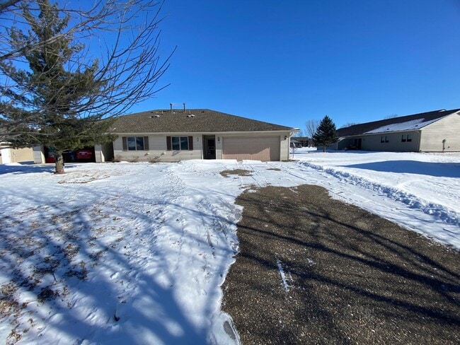 Building Photo - 1451 Summit St