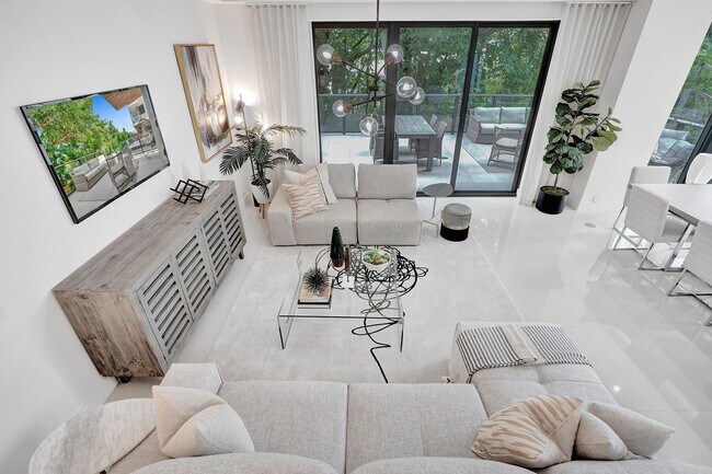 Building Photo - 3040 N Ocean Blvd