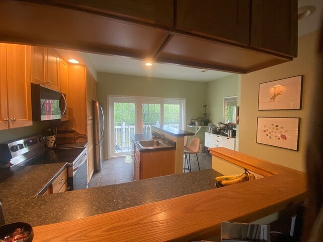 Building Photo - Beautiful Townhouse in White River Junction  (CURRENTLY UNDER CONTRACT)