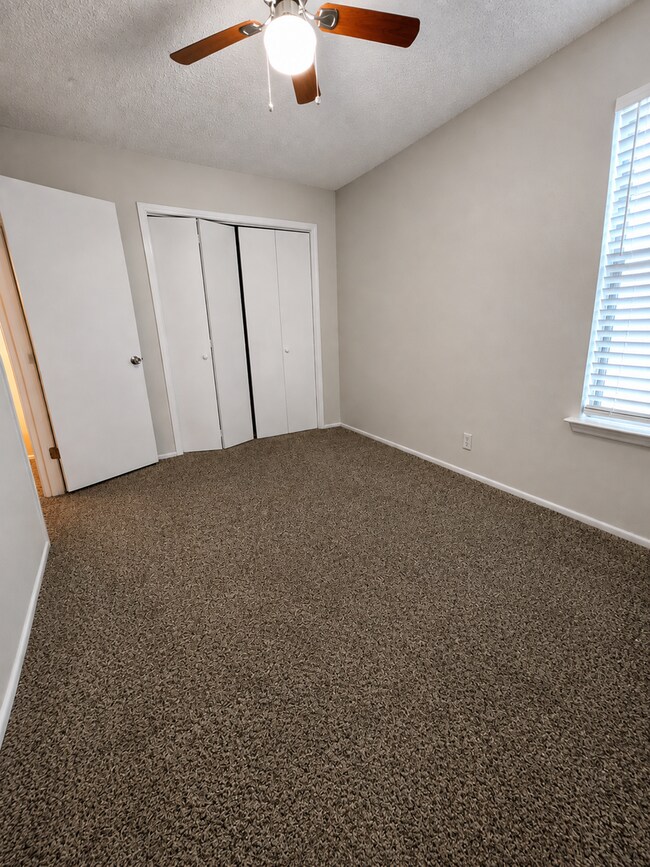 Building Photo - 1026 Fabulous Dr
