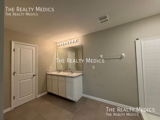 Building Photo - 2327 Ashberry Ridge Dr