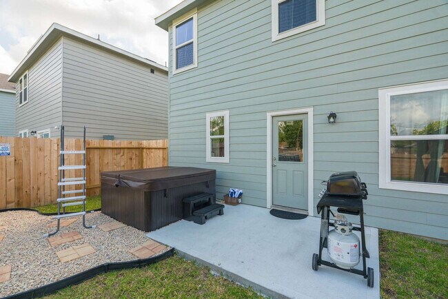 Building Photo - 10314 Woodwick St