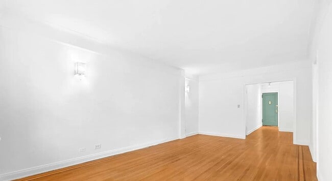 Building Photo - 30-83 Crescent St