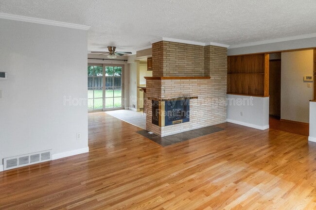 Building Photo - 1214 E 43rd Ave