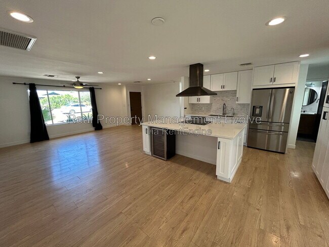Building Photo - 8631 E Jackrabbit Rd
