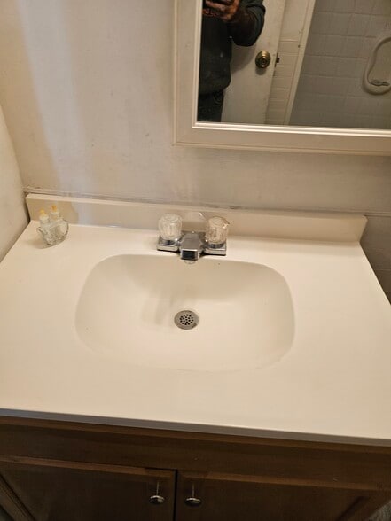 Building Photo - 1223 Hickory Ave