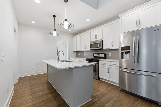 Building Photo - 1224 Bessie Ave