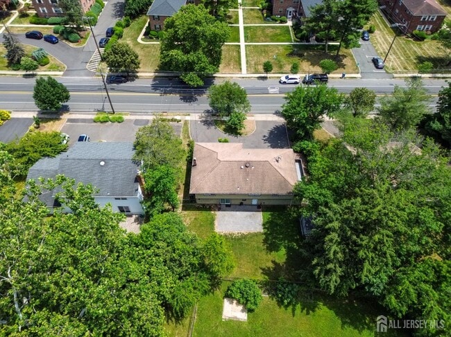 Building Photo - 828 Mountain Ave