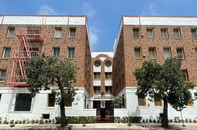 Building Photo - Hannah on 9th