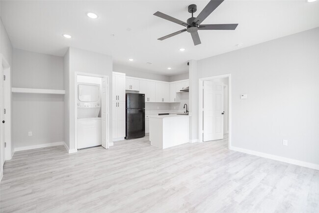 Building Photo - 2101 Reinke Rd