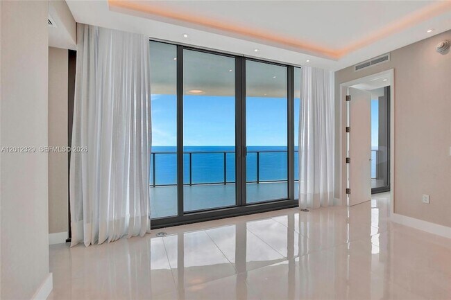 Building Photo - 15701 Collins Ave
