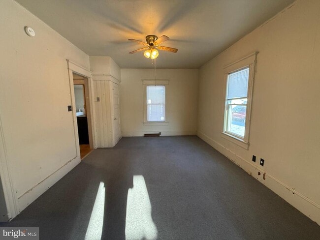 Building Photo - 19 Oakland Ave