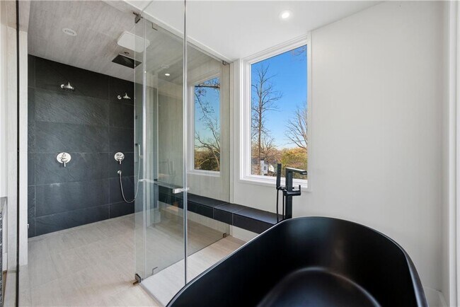 Building Photo - 1033 Reeder Cir NE