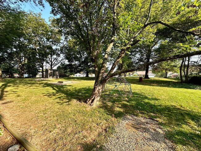Building Photo - Beautiful large home for lease in Poplar B...