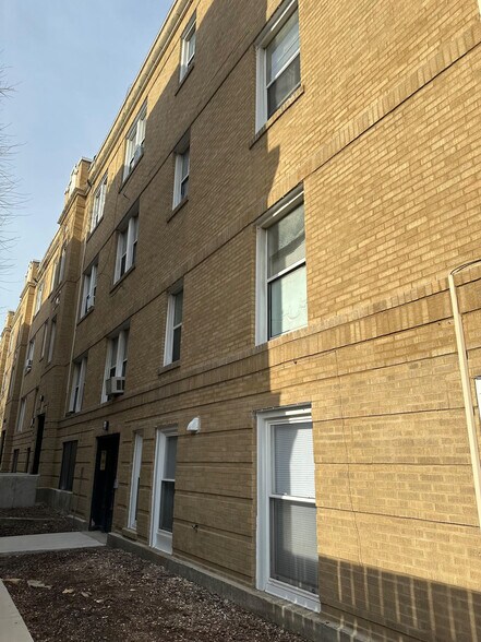 Building Photo - 5662 N Ridge Ave