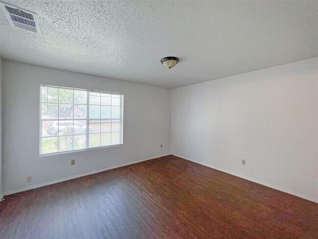 Building Photo - 1749 Cricket Hollow Dr