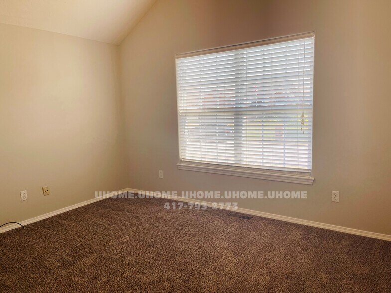 Building Photo - 3841 W Rockwood St